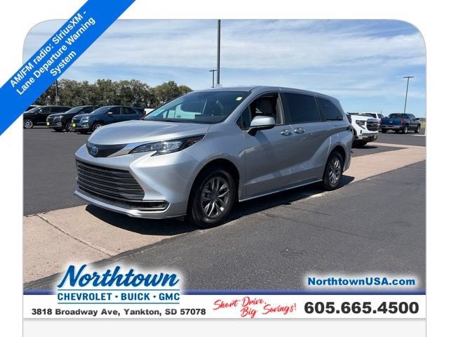 2025 Toyota Sienna LE