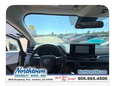 2025 Toyota Sienna LE
