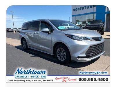2025 Toyota Sienna LE