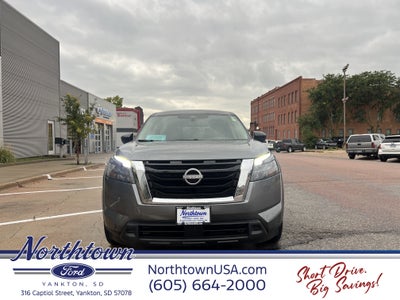2024 Nissan Pathfinder S