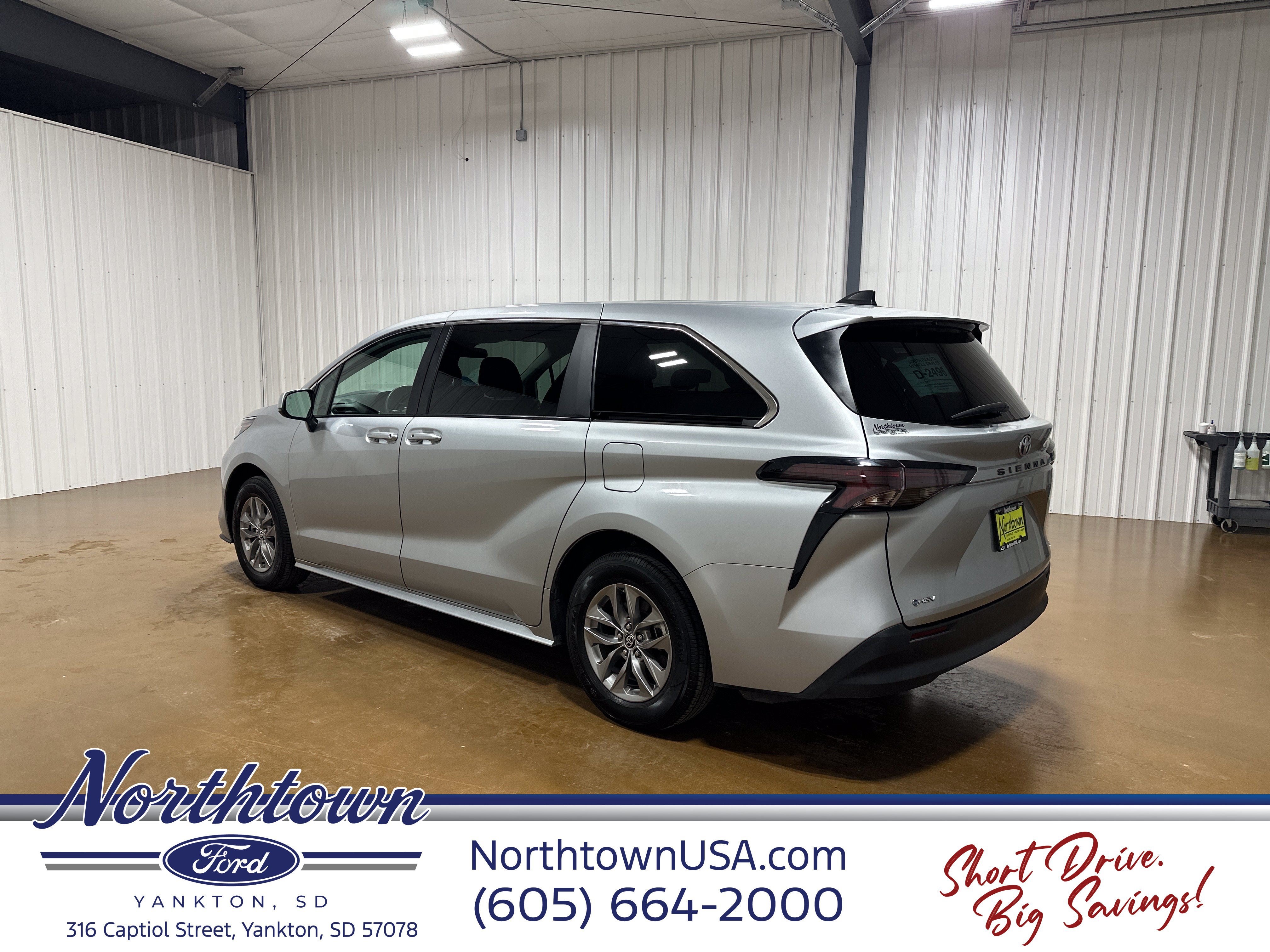 2025 Toyota Sienna LE